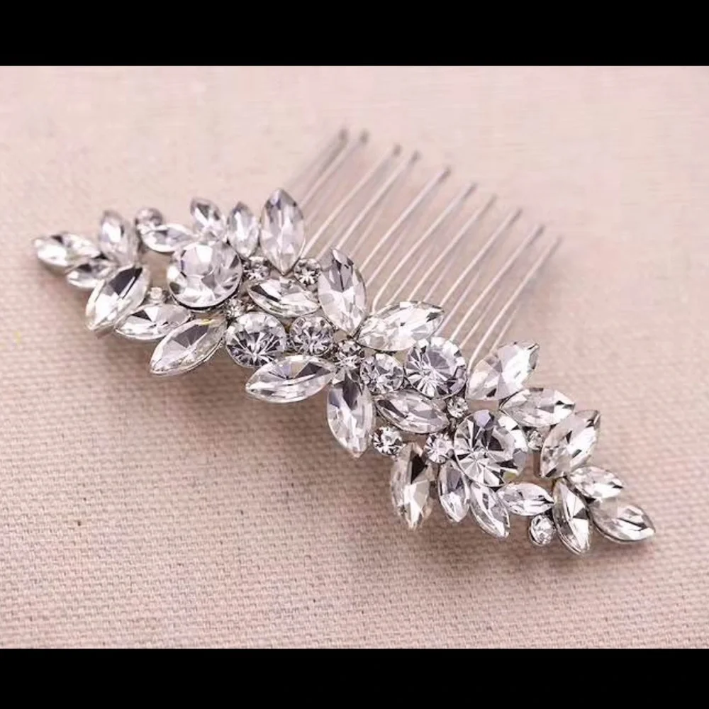 NWOT Crystal Floral Bridal Hair Clip - Silver Accent - Picture 2 of 4